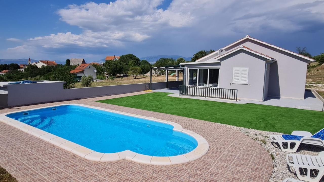 Nane Garden House With Heated Pool Βίλα Mirce Εξωτερικό φωτογραφία
