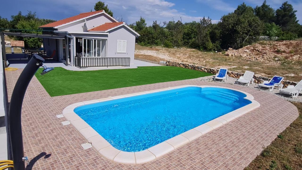Nane Garden House With Heated Pool Βίλα Mirce Εξωτερικό φωτογραφία