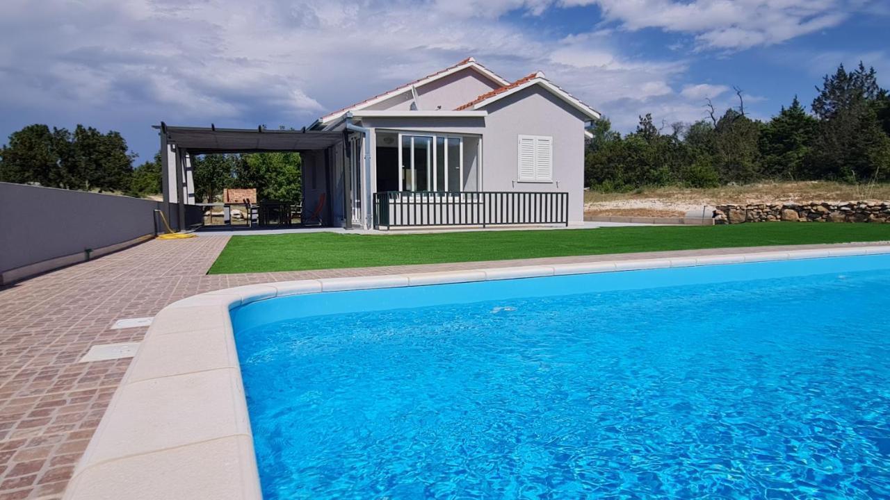 Nane Garden House With Heated Pool Βίλα Mirce Εξωτερικό φωτογραφία