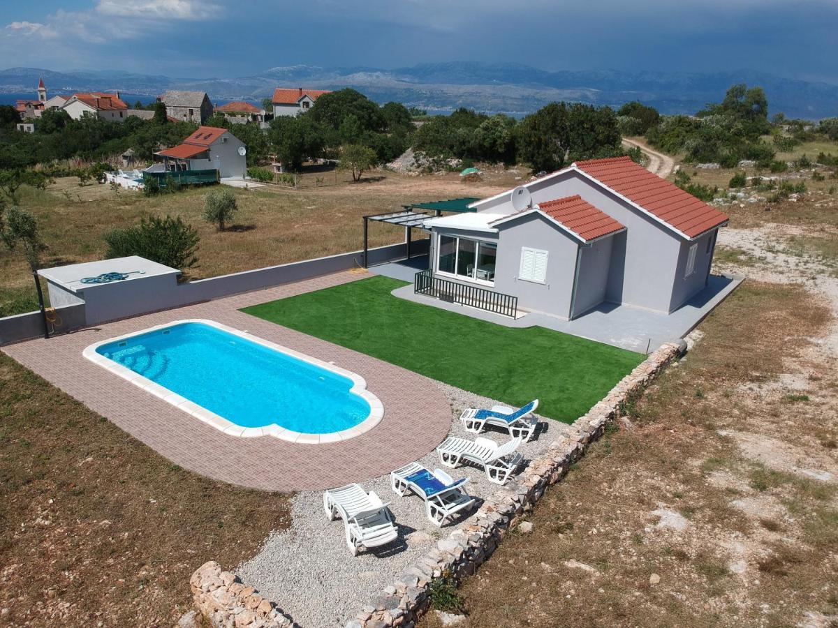 Nane Garden House With Heated Pool Βίλα Mirce Εξωτερικό φωτογραφία