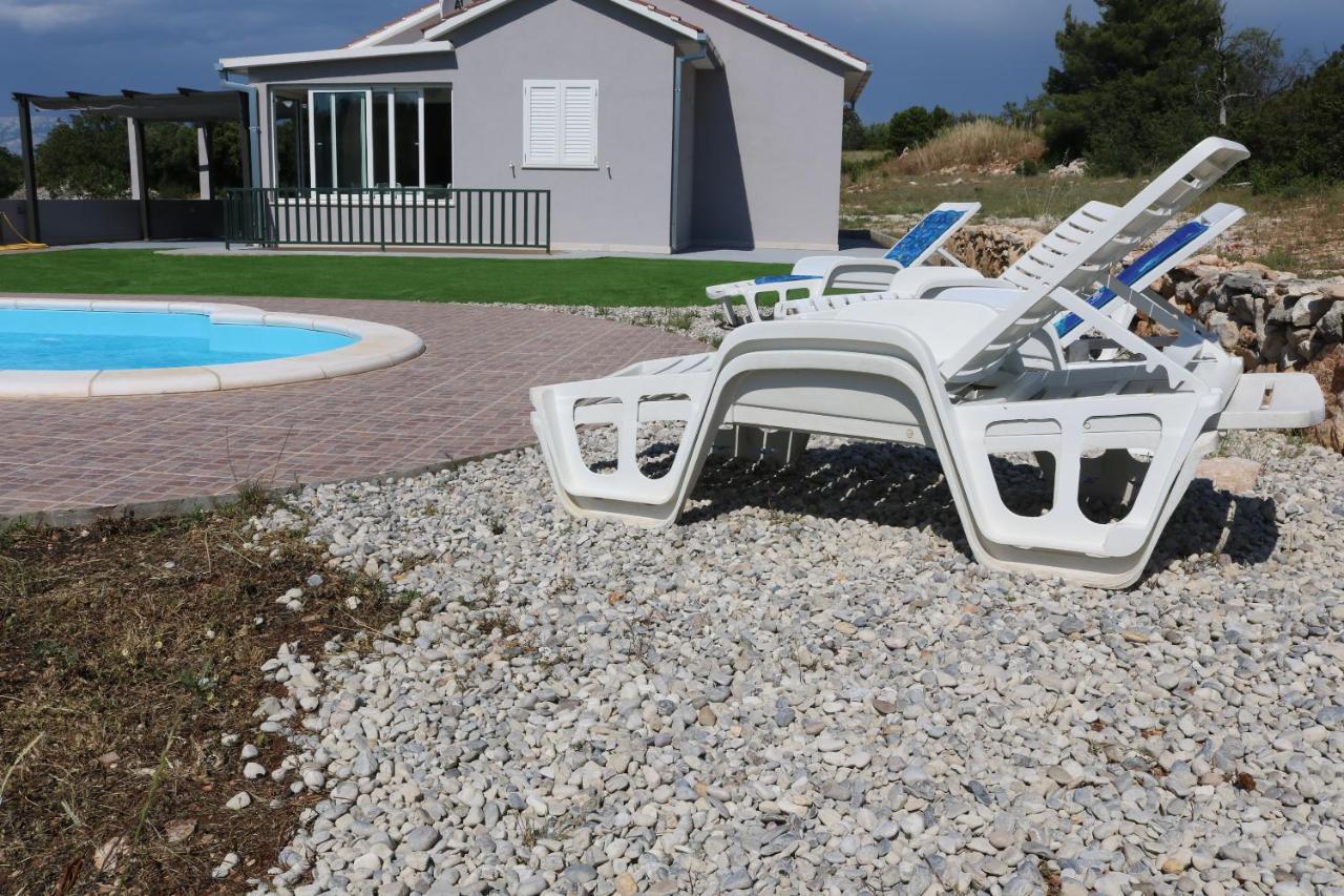 Nane Garden House With Heated Pool Βίλα Mirce Εξωτερικό φωτογραφία