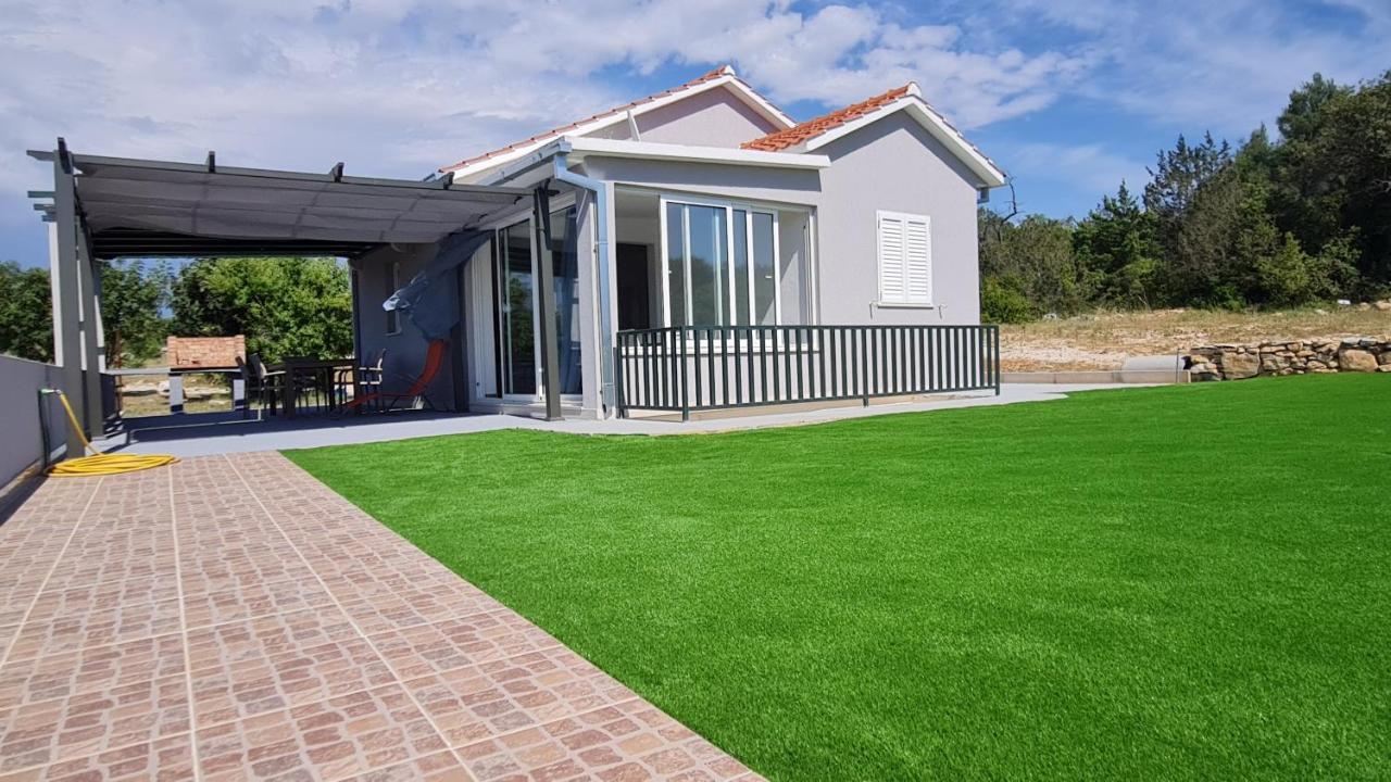 Nane Garden House With Heated Pool Βίλα Mirce Εξωτερικό φωτογραφία